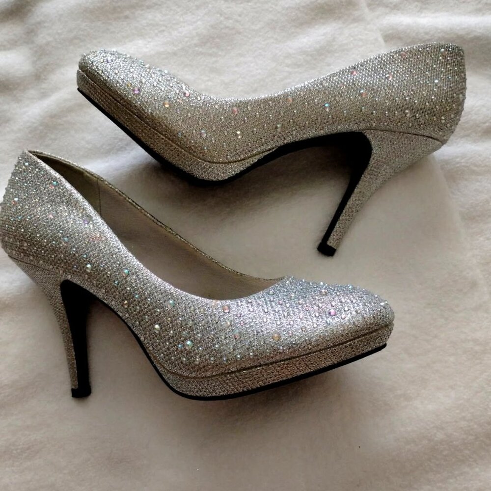 SPARKLY HEELS with Jewels mist see  SIZE 8